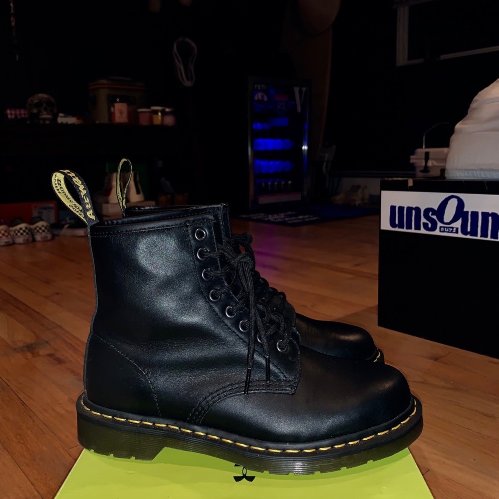 DR MARTENS LEATHER BOOT | BRAND NEW